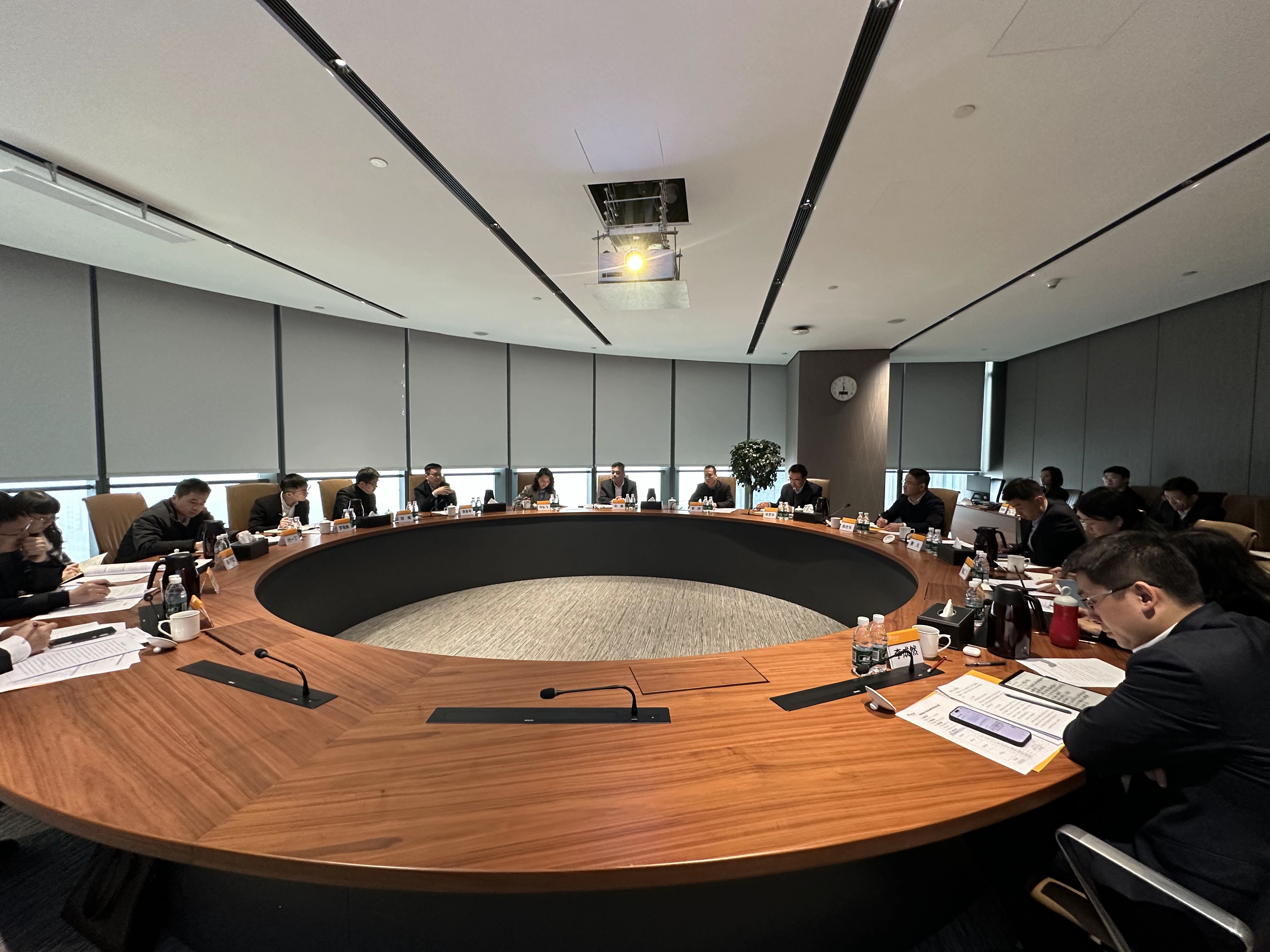 南方电网集团产业金融部总经理孙鹏一行到访华润金融